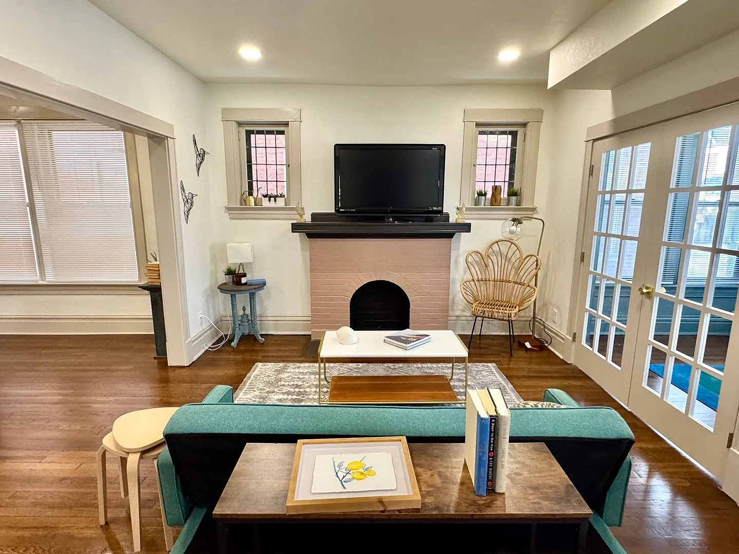 Beautiful 3 Bedroom 2 Bath Unit Available for Rent — Photo 2