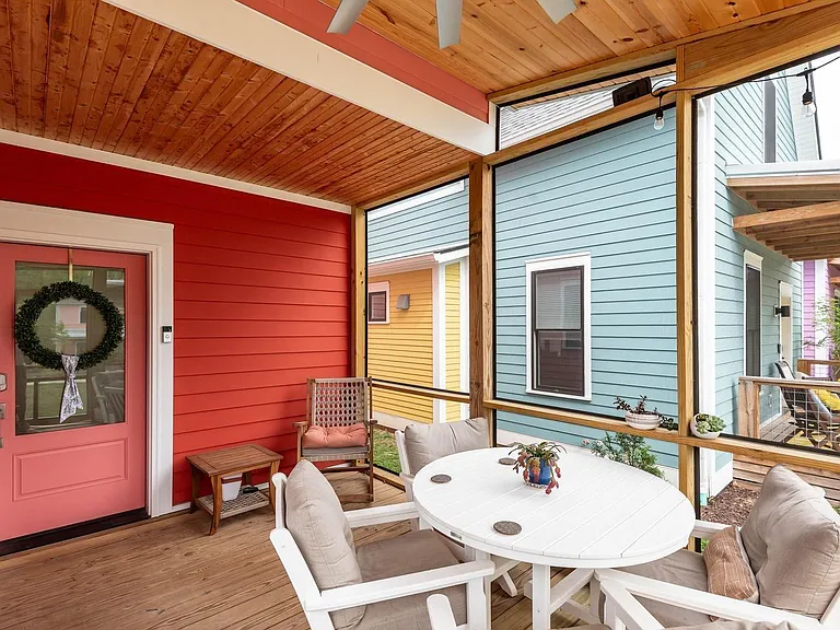 1270 E Short St — Photo 3