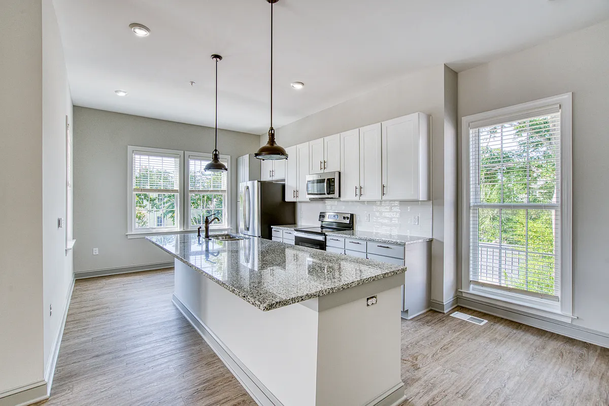 Building Photo - 655 East Bay