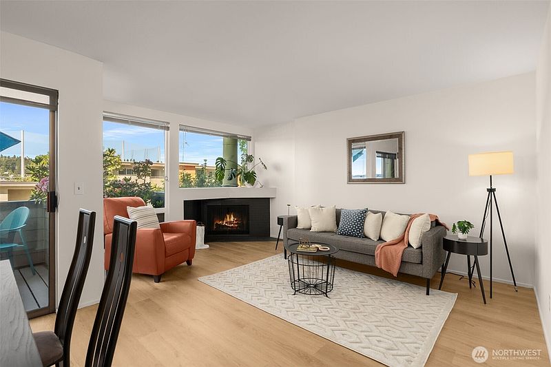 3rd image of 2831 14th Avenue W #2