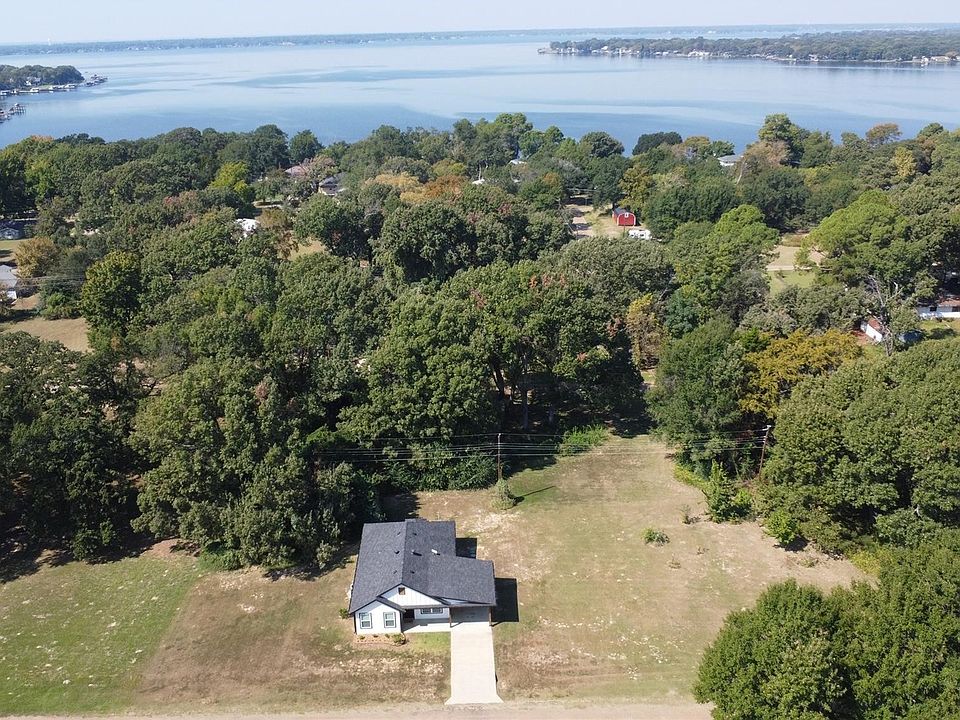 1st image of 128 Crestwood Dr