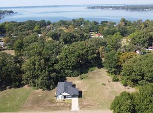 128 Crestwood Dr, Mabank, TX 75156