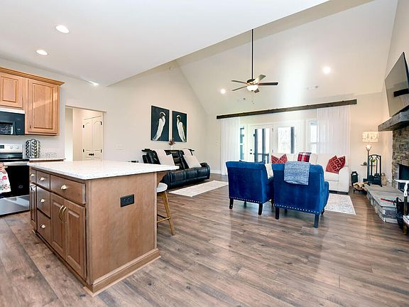 2nd image of 1008 Ridge Dr