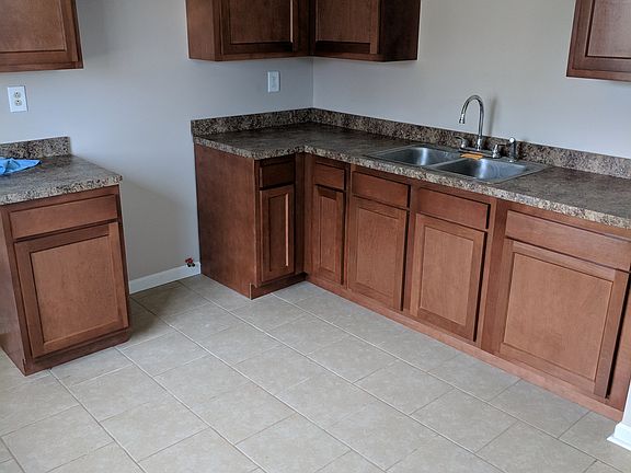 3rd image of 731 Dakota St
