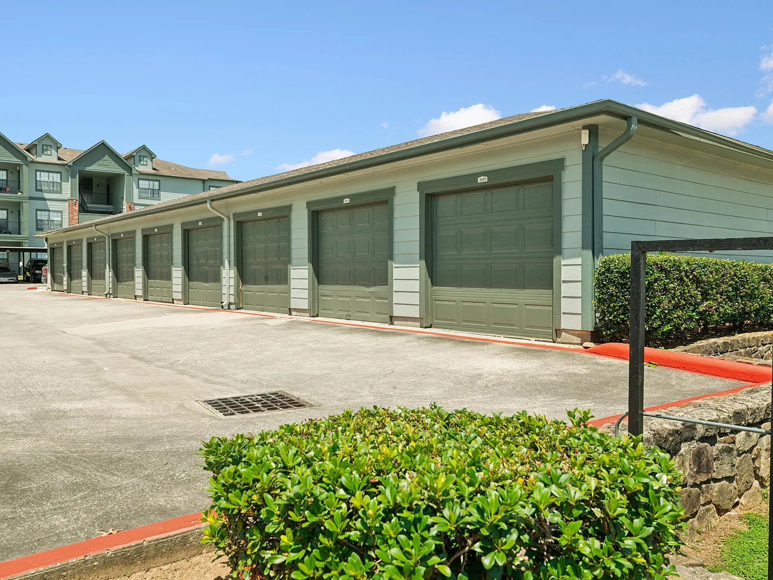 Lakeshore Villas — Photo 4