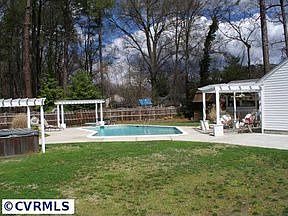 2nd image of 114 Stratford Dr
