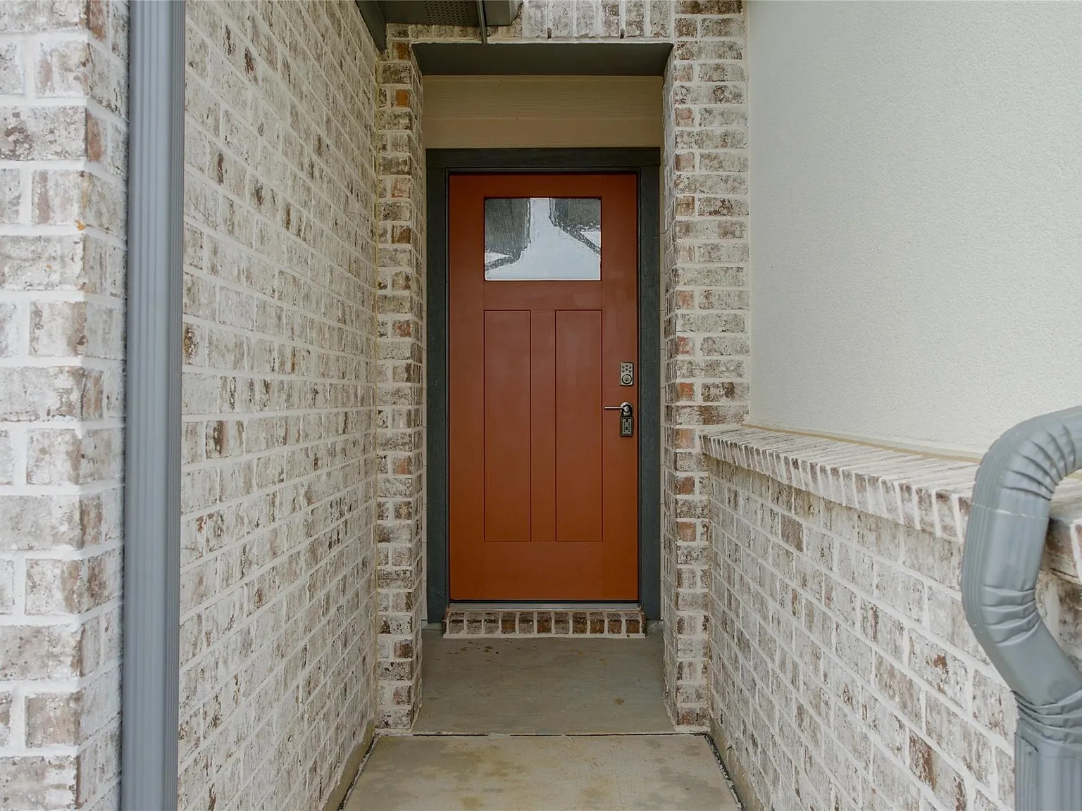 3 bed, 2.0 bath, 1415 sqft, $2,300 — Photo 4