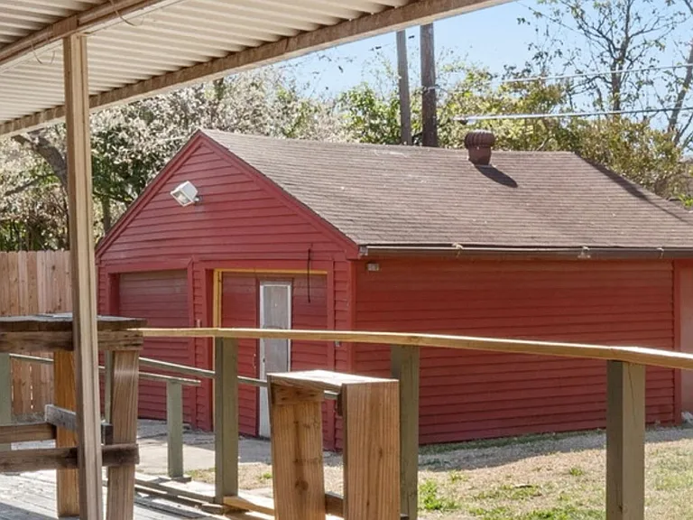 10911 Visalia Dr — Photo 17