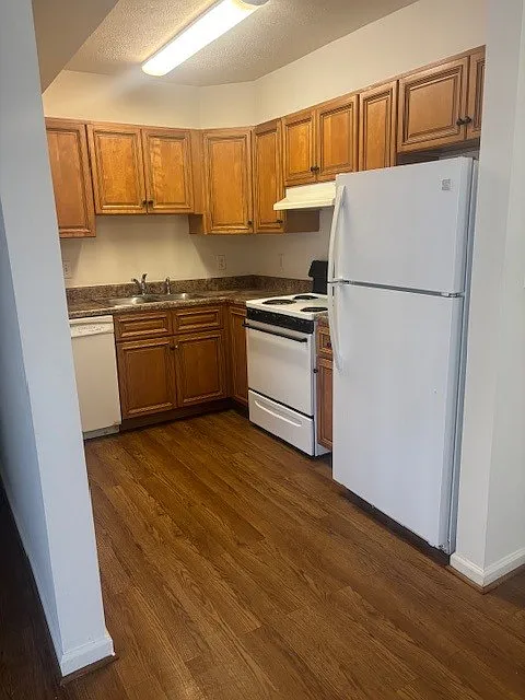 Creekside Manor — Photo 4