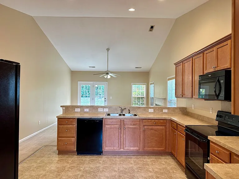 219 Highwoods Plantation Ave — Photo 3