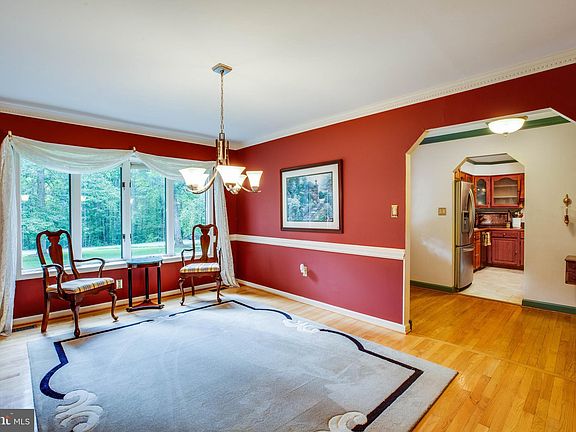 5th image of 10011 Cherokee Ln