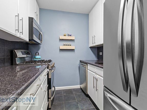 3rd image of 201 E 28th St #6C