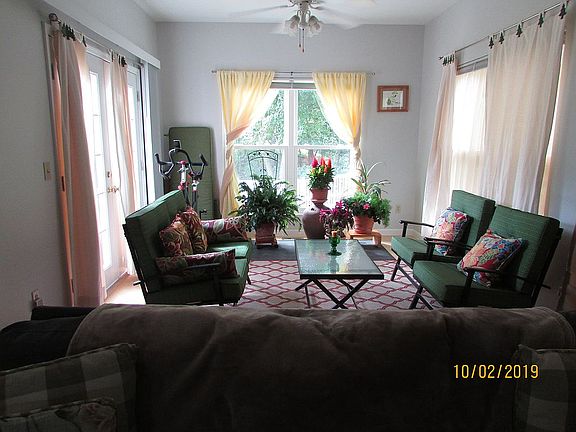 Bonus Room with Lots of Sun