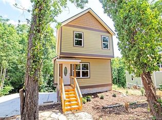 16 Crestwood Ln, Candler, NC 28715