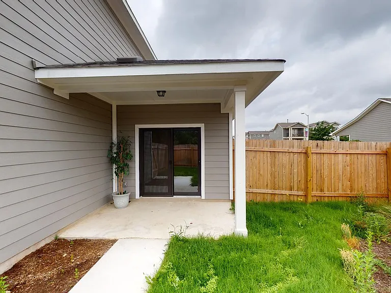 1708 Artesian Springs Xing — Photo 20