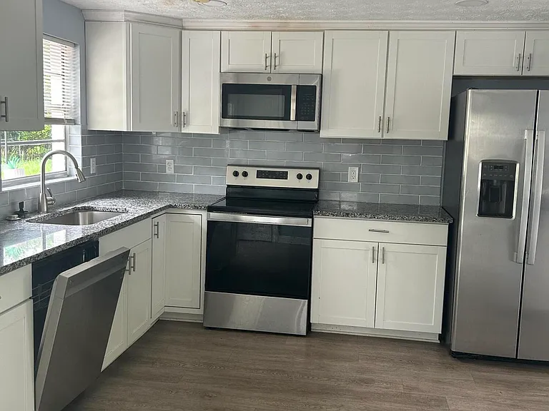 2834 Goldenrod Cir E — Photo 5