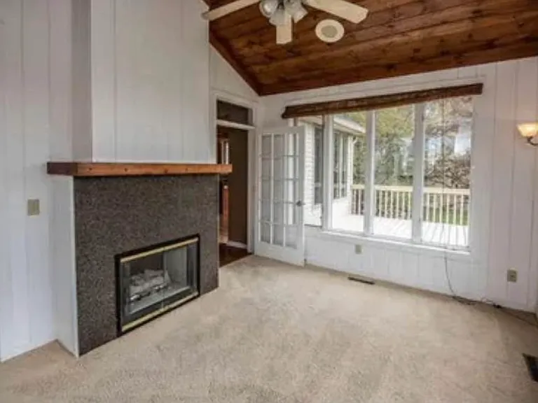 2077 Woodstone Dr — Photo 6
