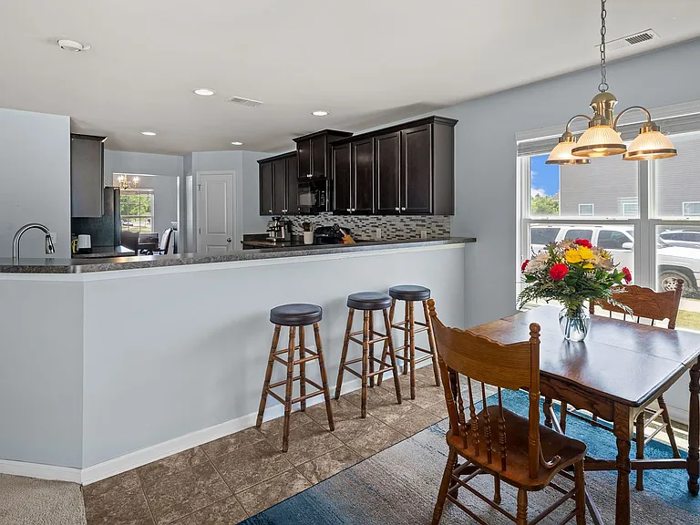 415 Valdez Ct — Photo 17