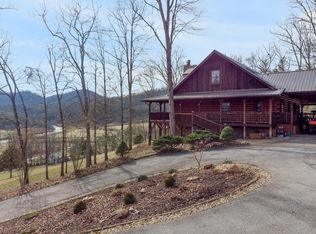 29 Happy Ln, Franklin, NC 28734