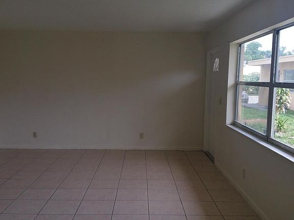 4th image of 805 S H St APT 6