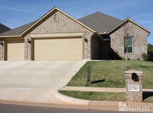 1701 Savannah Ln, Edmond, OK 73003