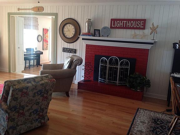 wood floors 2 fireplaces