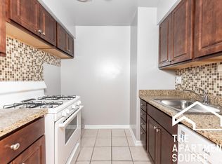 5820 N Sheridan Rd #412A, Chicago, IL 60660