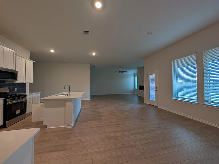 2112 Eugene St — Photo 5