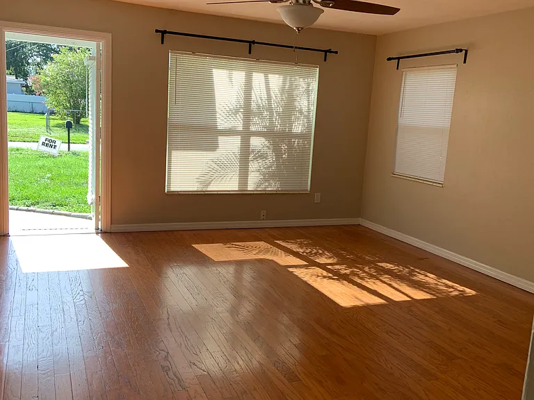 214 N Gomez Ave — Photo 2