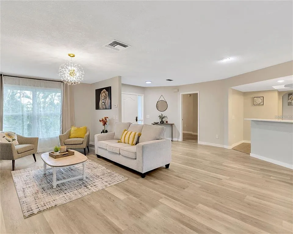 4 bed, 2.0 bath, 1669 sqft, $3,000 — Photo 2