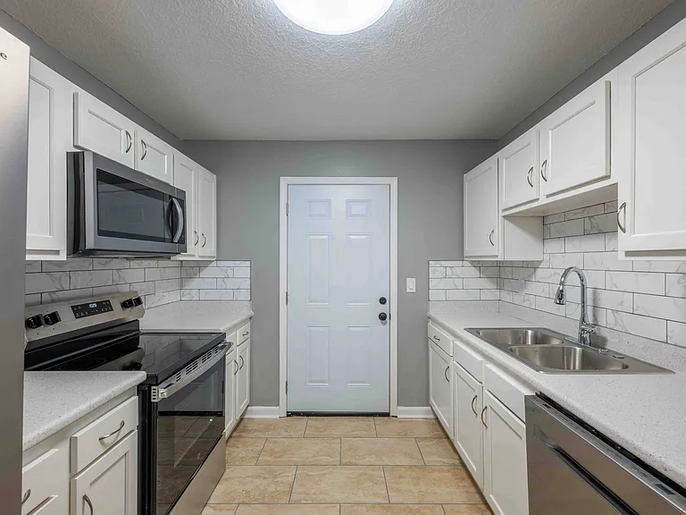 8205 Berry Ave — Photo 6