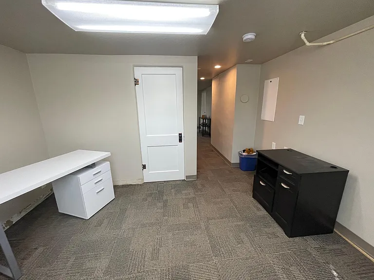 1225 N Main St — Photo 24