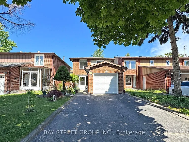 49 Pepperell Cres — Photo 1