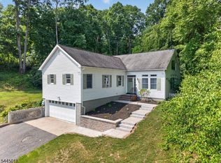 23 Blueberry Hl, Glen Gardner, NJ 08826