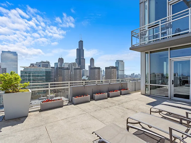 737 W Washington Blvd #2804 — Photo 25