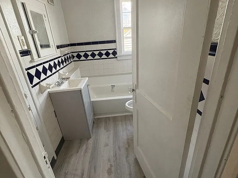 11110 Vernon Ave — Photo 7
