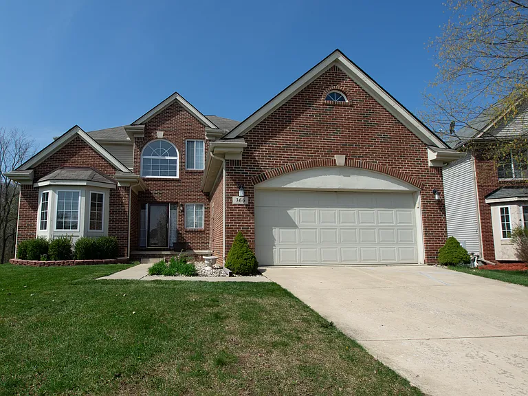 366 Sedgewood Ln — Photo 1