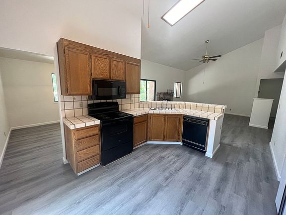 4th image of 106 White Sands Dr