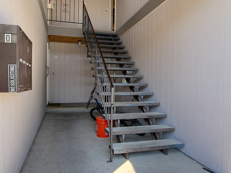 Sunset West Apartments — Photo 2