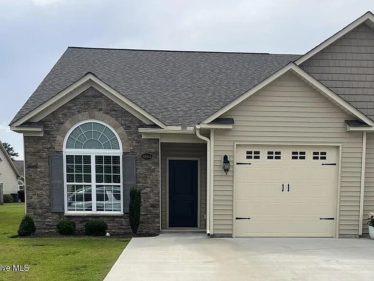 3241 Gordon Dr #A — Photo 1