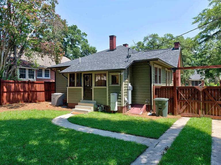 2405 Sumter St — Photo 33