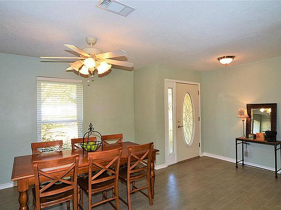 4th image of 2505 Longwood Dr