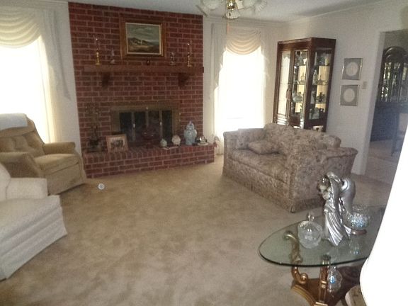 2nd image of 901 Mesquite Ln