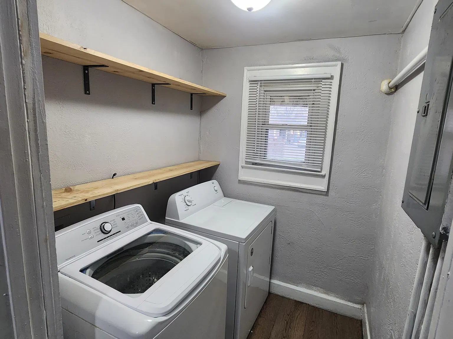 308 N Denny St — Photo 2