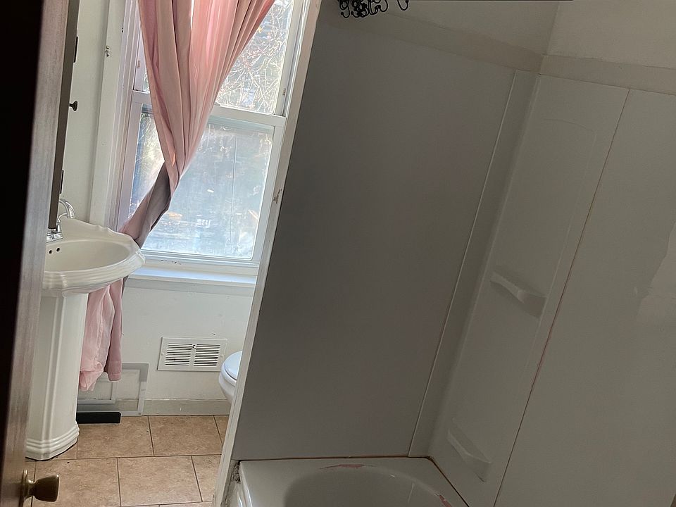 2nd image of 253 Cedar Ave