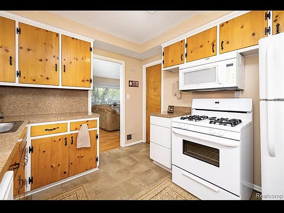 2nd image of 13531 Sarasota