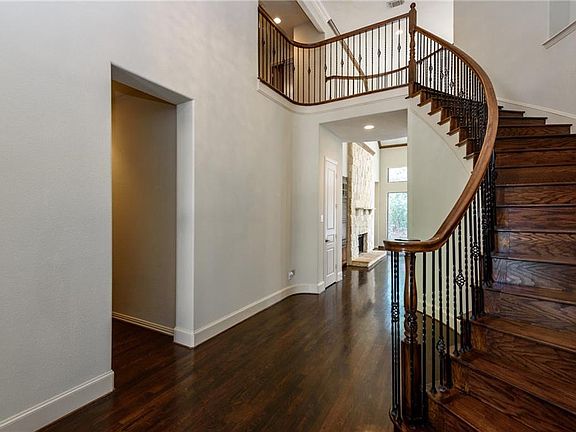 5th image of 1209 Parkwood Ct
