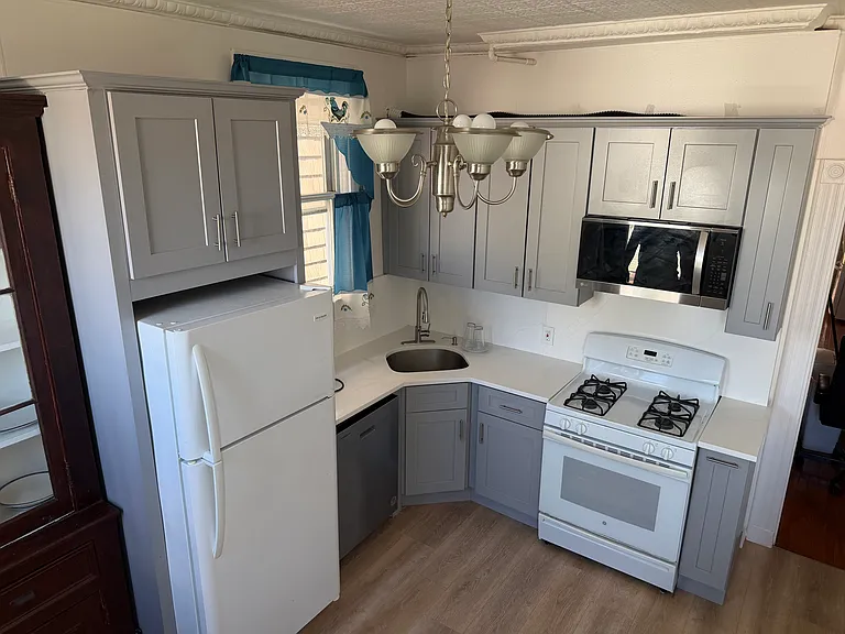 66 Reservoir Ave #2 — Photo 2