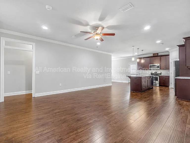 2140 Nina St — Photo 3