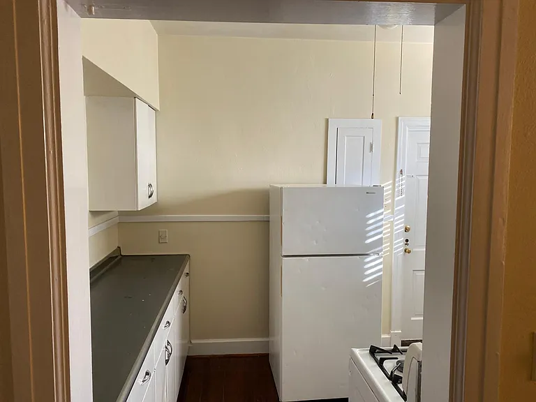 29 Van Heuval St — Photo 17